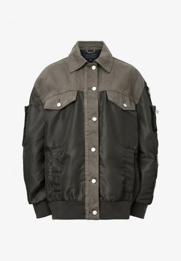 Куртка с накладнымит карманами