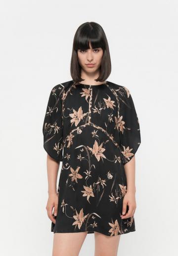 Короткое платье