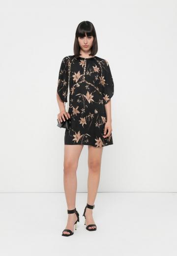 Короткое платье