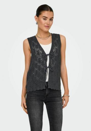 Джинсовая жилетка