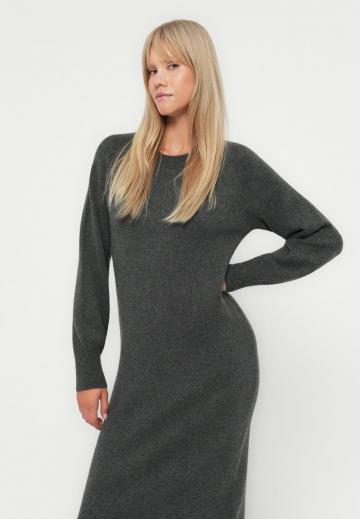 Вязаное платье