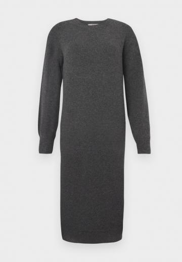 Вязаное платье