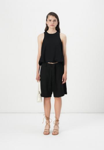 Блузка без рукавов