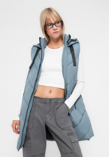 Длинный жилет