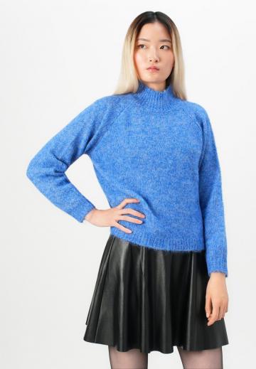 Пуловер в полоску