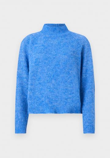 Пуловер в полоску