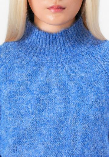 Пуловер в полоску