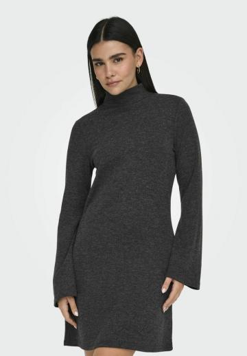 Вязаное платье