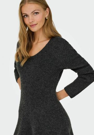 Вязаное платье