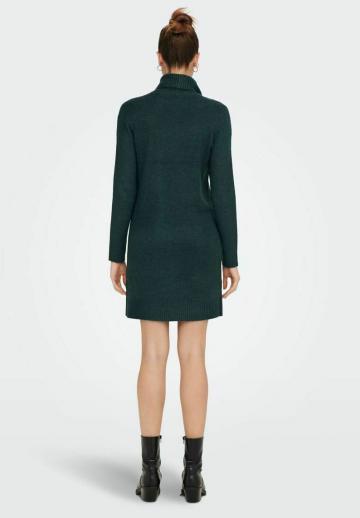 Вязаное платье