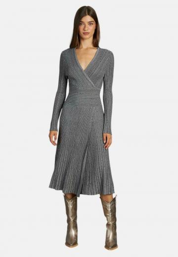 Вязаное платье