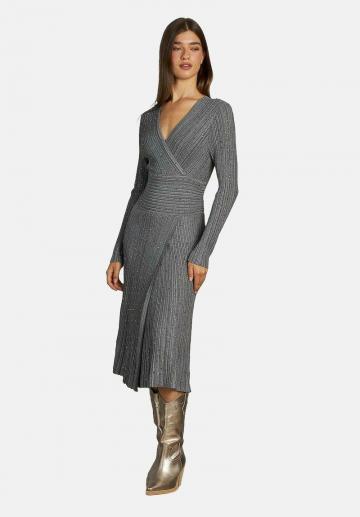Вязаное платье