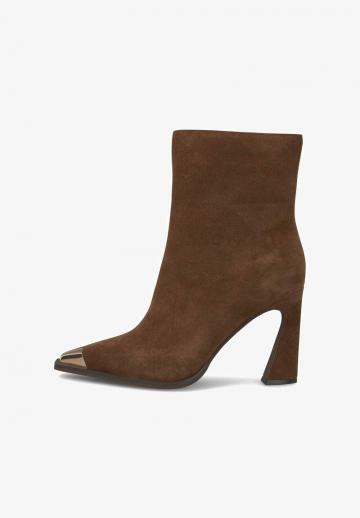 Полусапожки на высоком каблуке