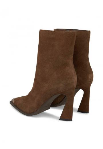 Полусапожки на высоком каблуке