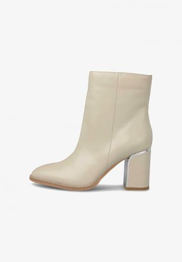 Полусапожки на высоком каблуке