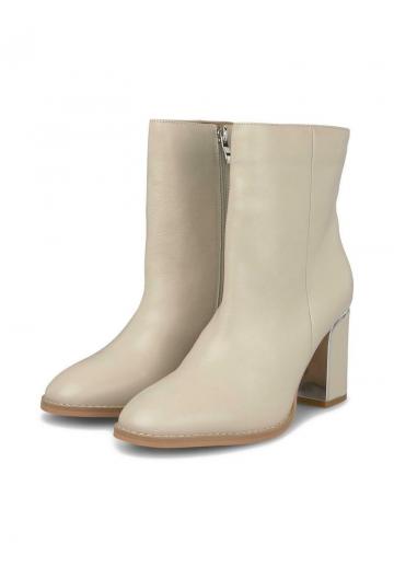 Полусапожки на высоком каблуке