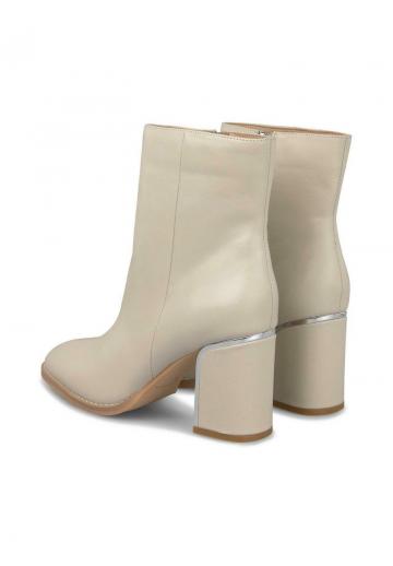 Полусапожки на высоком каблуке