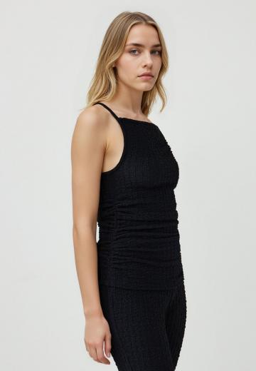 Топ на бретельках