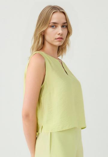Блузка без рукавов