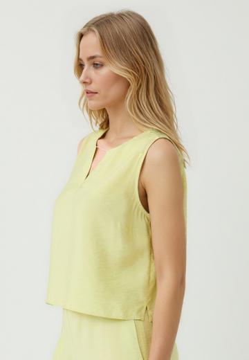 Блузка без рукавов