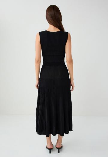 Вязаное платье