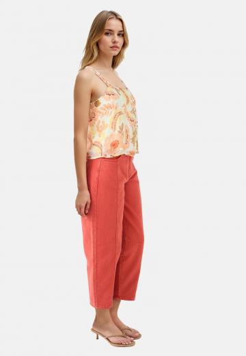 Короткие джинсы