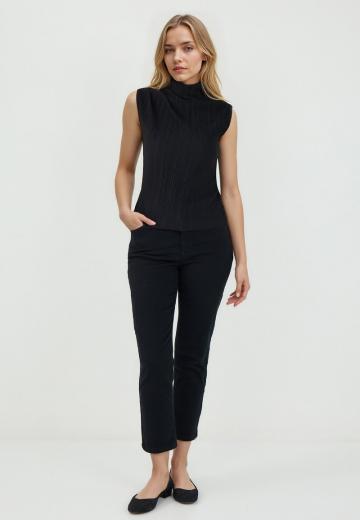 Блузка без рукавов