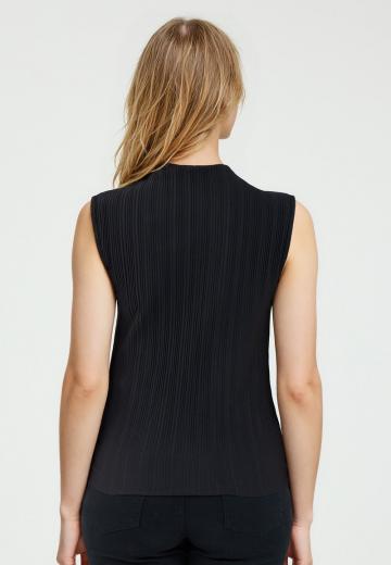 Блузка без рукавов
