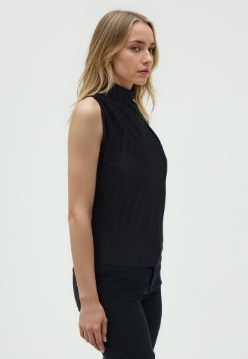 Блузка без рукавов