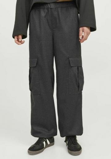 Брюки с накладными карманами