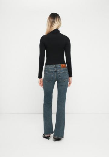 Клешеные брюки