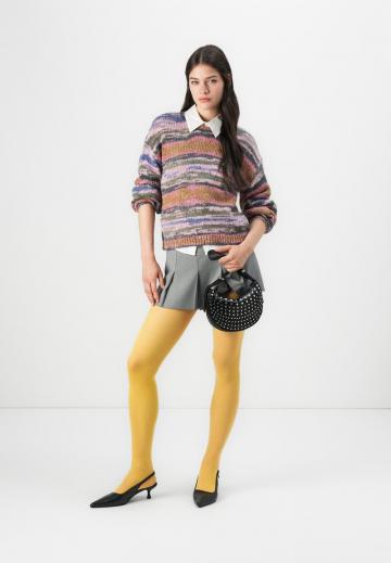 Пуловер в полоску