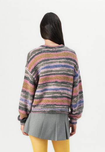 Пуловер в полоску