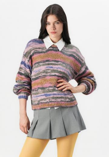 Пуловер в полоску
