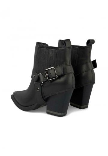 Полусапожки на высоком каблуке