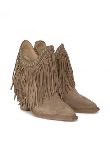 Полусапожки на высоком каблуке