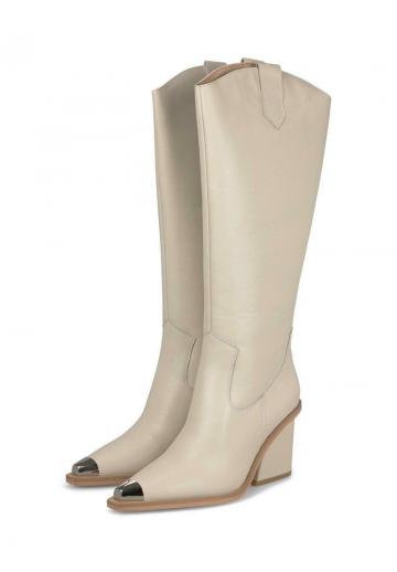 Высокие сапоги