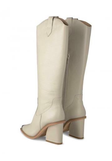 Высокие сапоги