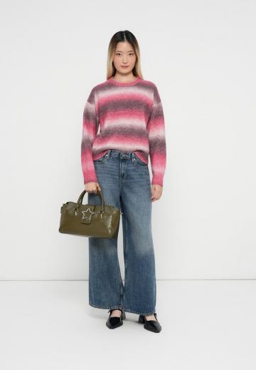 Пуловер в полоску