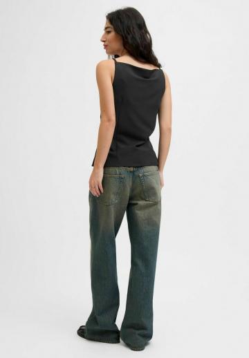 Топ на бретельках