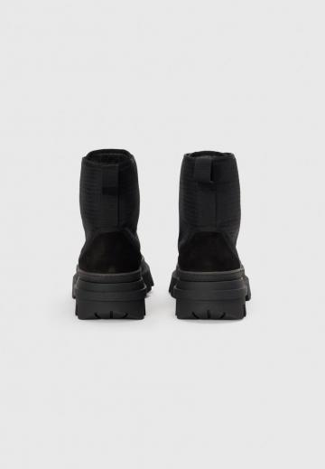 Ботинки на шнуровке