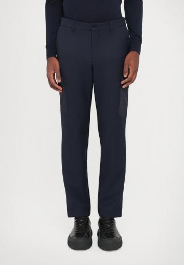 Брюки с накладными карманами