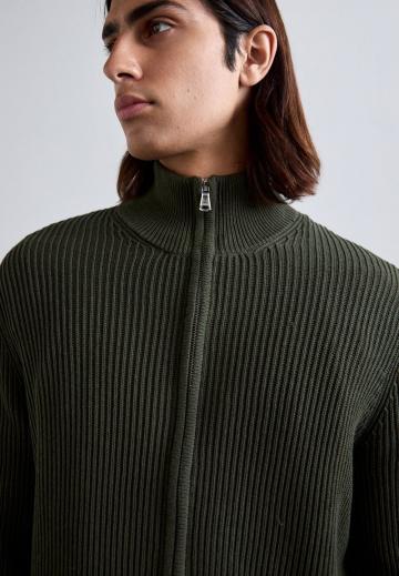 Вязаная кофта