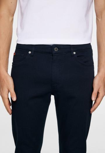 Узкие джинсы