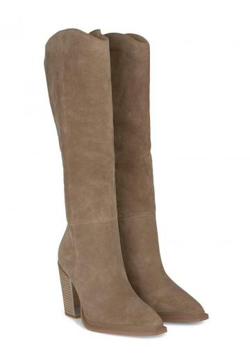 Высокие сапоги