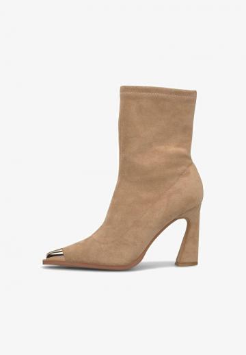 Полусапожки на высоком каблуке