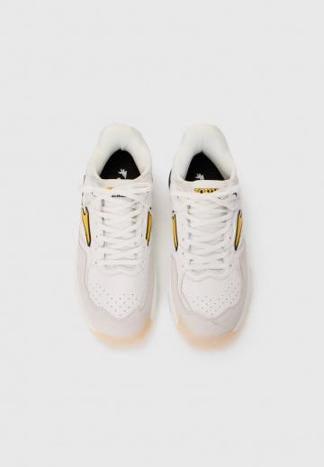 Кроссовки для зала