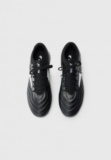 Футбольные бутсы