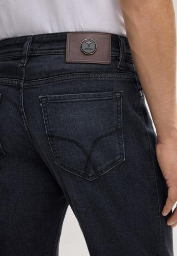 Узкие джинсы