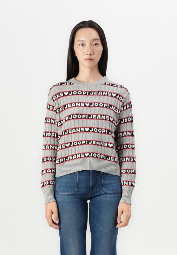 Пуловер в полоску